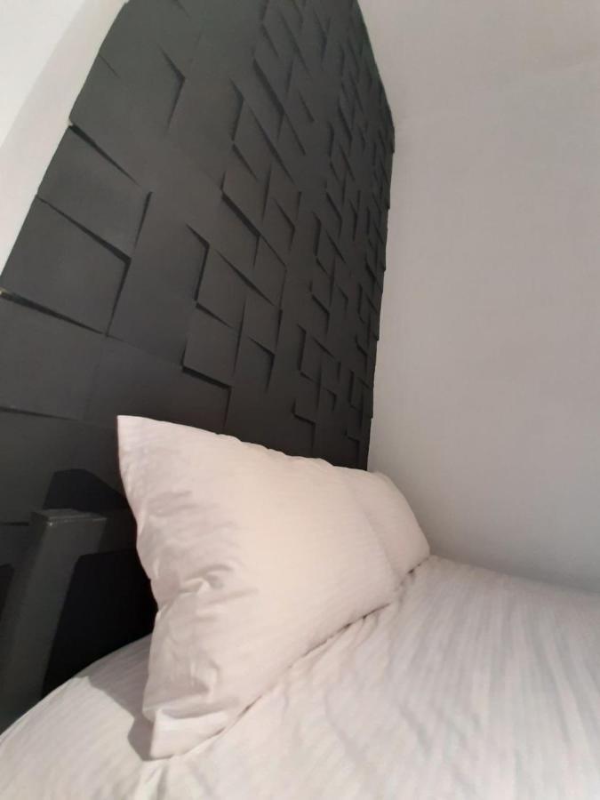 21/9 Baker Street Hostel Λβιβ Εξωτερικό φωτογραφία